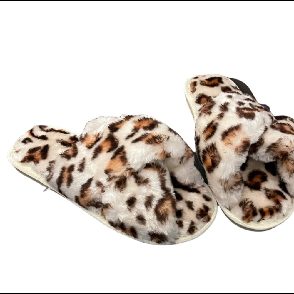 Leopard Cross Strap Fluffy Slippers size Euro 36/37 fits more like a 6